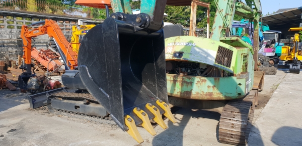 ขาย รถขุด KOMATSU รุ่น PC30FR  มือสองญี่ปุ่น แทรกเหล็ก สลัก บูทเอวแน่น 100\% สวยพร้อมใช้งาน มือถือ 0818753444