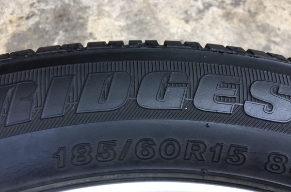 ล้อแม็ก Toyota Vios รุ่น12ก้าน ขอบ 15 พร้อมยาง 185-60-15 Bridgestone ปี 14