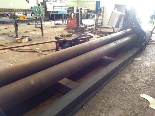 เครื่องม้วนงานยาว 4 เมตรลูกกลิ้งตันลูกบน 6 นิ้วลูก ลูกล่าง8นิ้ว สภาพสวยพร้อมใช้คับ