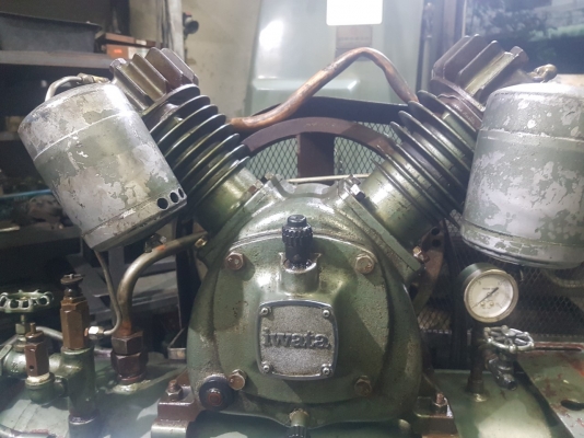 **ขายถูกๆ ปั้มลมมือสอง(เก่านอก-แห้งๆญี่ปุ่น)** Iwata 5แรง ถัง 160 ลิตร(ไม่รวมมอเตอร์) ทดสอบเรียบร้อย ทุกระบบทำงานได้ดี ครับ **ขายถูกๆ ปั้มลมมือสอง(เก่านอก-แห้งๆญี่ปุ่น)** Iwata 5แรง ถัง 160 ลิตร(ไม่รวมมอเตอร์) ทดสอบเรียบร้อย ทุกระบบทำงานได้ดี ครับ