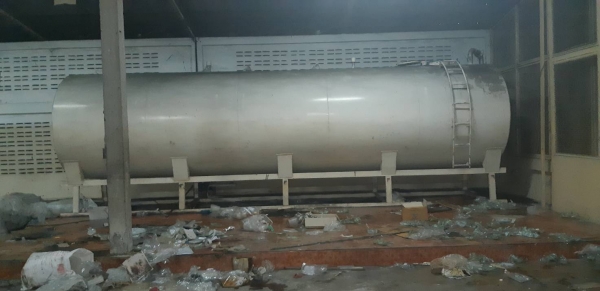 ถังใส่น้ำมันพืช ขนาดเส้นผ่านศูนย์กลาง2เมตร ยาว9เมตร25,000ลิตร สภาพสวยของอยู่ชลบุรีราคา75,000บาท