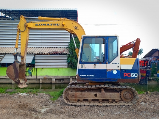 มาใหม่จ้า..KOMATSU PC60-6  เก่านอกแท้  สภาพสวย  เดิมๆๆ  ใช้งานมาแค่ 2,xxxชั่วโมง เครื่องปั๊มแห้ง..โทร 089-3818694  จ๊อย