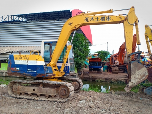 มาใหม่จ้า..KOMATSU PC60-6  เก่านอกแท้  สภาพสวย  เดิมๆๆ  ใช้งานมาแค่ 2,xxxชั่วโมง เครื่องปั๊มแห้ง..โทร 089-3818694  จ๊อย