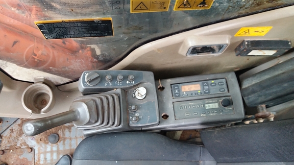 ขาย 999,999 แม็คโคร HITACHI zx 200-3 เล่มทะเบียน ไฟฟ้าครบ หน้าจอลาย เครื่องดี ปั้มแรง เอวแน่น ช่วงล่างแน่น โซ่ปานกลาง รอนเลอร์ดี  รถอยู่ กทม. 090-772-3710 090-772-3708