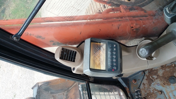 ขาย 999,999 แม็คโคร HITACHI zx 200-3 เล่มทะเบียน ไฟฟ้าครบ หน้าจอลาย เครื่องดี ปั้มแรง เอวแน่น ช่วงล่างแน่น โซ่ปานกลาง รอนเลอร์ดี  รถอยู่ กทม. 090-772-3710 090-772-3708