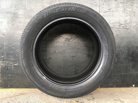 YOKOHAMA BlueEarth E70BZ 215/55R17 ราคาเส้นละ 3,900 บาท