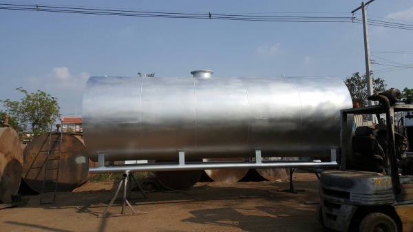 ถังน้ำมันขนาด 9000 ลิตรสวยพร้อมใช้งาน