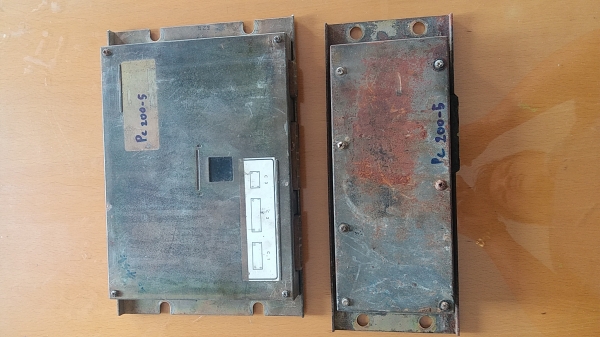 ขาย 20,000 กล่องไฟฟ้ากล่องเล็กพร้อมกล่องใหญ่ KOMATSU pc 200-5  พร้อมใช้ รับประกันคุณภาพ ดูสินค้าได้ ปทุมธานี สามโคก 090-772-3710 090-772-3708