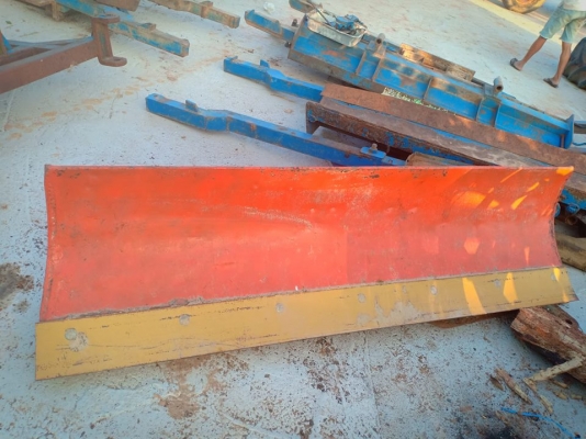 ใบมีดดันหน้ารถไถ70แรง