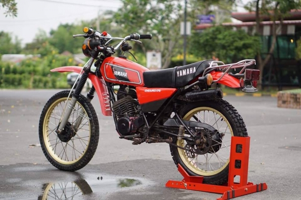 ร้าน วุฒิ นนบุรี ขาย Yamaha DT175mx 1978