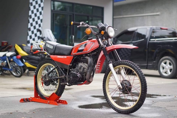 ร้าน วุฒิ นนบุรี ขาย Yamaha DT175mx 1978