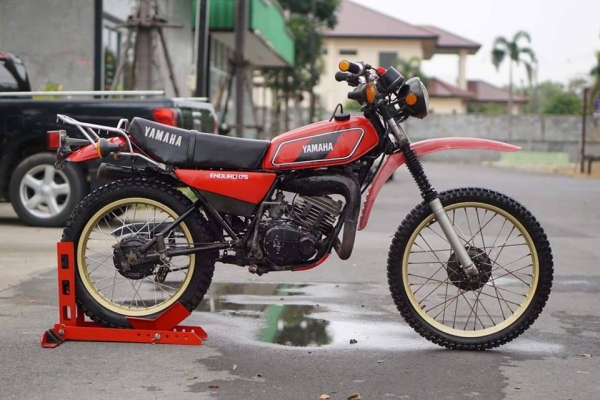 ร้าน วุฒิ นนบุรี ขาย Yamaha DT175mx 1978