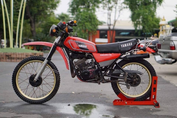 ร้าน วุฒิ นนบุรี ขาย Yamaha DT175mx 1978
