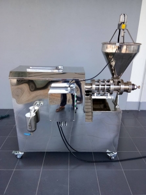 ขายเครื่องบีบเย็น (screw press) น้ำมันรำข้าวและอื่นๆ