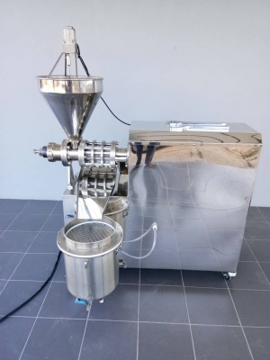 ขายเครื่องบีบเย็น (screw press) น้ำมันรำข้าวและอื่นๆ