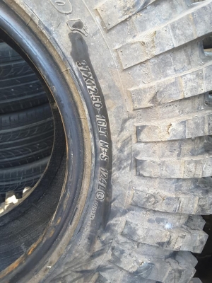 Maxxis 8060 ขนาด 37-12.5-16 สิ้นปี11 สภาพดี 1ชุด