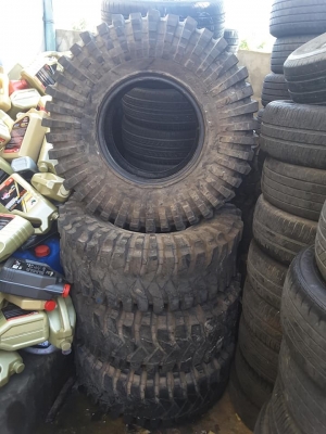 Maxxis 8060 ขนาด 37-12.5-16 สิ้นปี11 สภาพดี 1ชุด