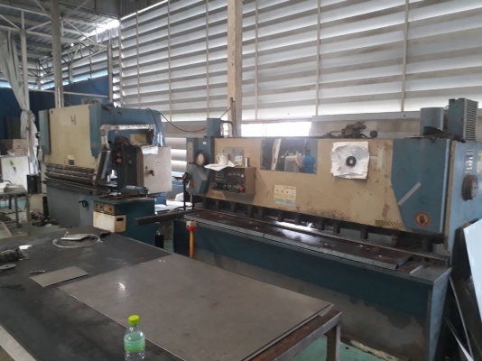 ขายเครื่องตัดกับเครื่องพับไฮโดรลิค8ฟุตตัดได้4มิลเครื่องพับๆได้6มิลขายคู่คับ