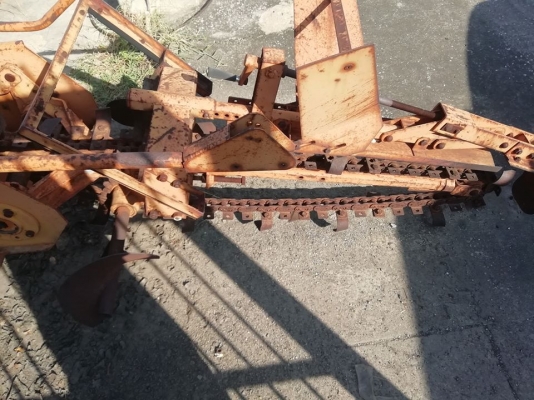 รถขุดร่อง ล้อเเท็ค เก่าญี่ปุ่น เครื่องดีเซล