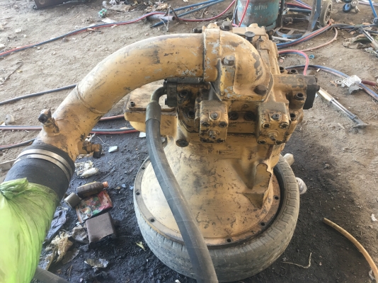 ขายด่วนปั้มท้ายเครื่อง CAT330V2