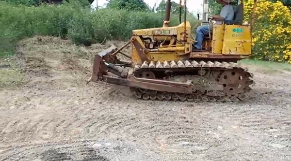 ขายด่วน Komatsu D20P สภาพพร้อมใช้ค่ะ