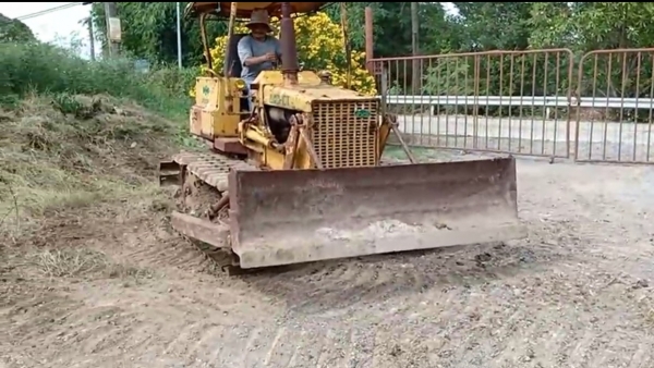 ขายด่วน Komatsu D20P สภาพพร้อมใช้ค่ะ