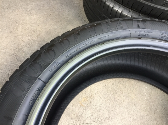 ยาง Goodyear 265-50-20 ปี 16 ครบชุด 4 เส้น 3300 สวยๆไม่บวมไม่กินข้างดอกยางเหลือเยอะเอาไปวิ่งกันใด้อี