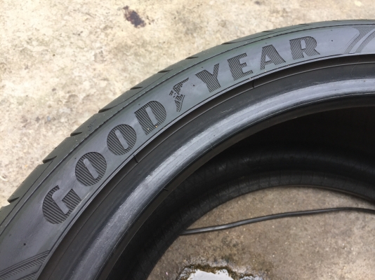 ยาง Goodyear 255-35-18 ปี 12 2 เส้น 1200 ไม่บวมไม่กินข้างดอกยางเหลือเยอะเอาไปวิ่งกันใด้อีกยาวค่ะ