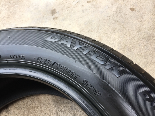 ยาง DAYTON 225-55-17 ปี 17 2 เส้น 1800 สวยๆไม่บวมไม่กินข้างดอกยางเหลือเยอะเอาไปวิ่งกันใด้อีกยาวค่ะ