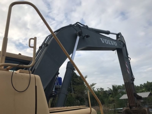 VOLVO 210BLC