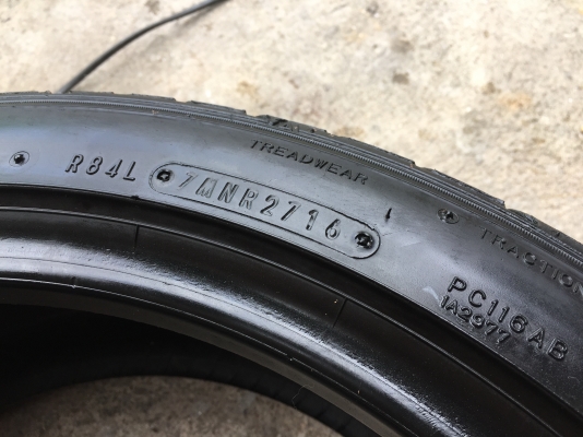 ยาง Dunlop 205-45-17 ปี 16 1 ปี 15 1 2 เส้น 1500 ไม่มีปะไม่บวมไม่กินข้างดอกยางเหลือเยอะเอาไปวิ่งกันใ
