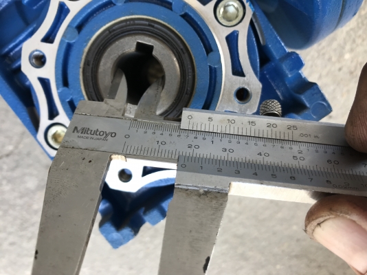 ขายมอเตอร์เกียร์แบบเพลาสวม Muller gear 1/4HP. 380V อัตราทด 1:60 สภาพสวยมาก หมุนนิ่ม พร้อมใช้งาน ราคา 1,800 บาท