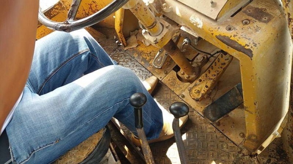 ขาย 420,000 รถตักเอวอ่อน CAT 966 เครื่องดี เกียร์ทอคร์แรงดี เอวแน่น ระบบไฮดอร์ลิคสมบูนร์ ยางดี รถพร้อมใช้งาน เอกสารซื้อขาย รถอยู่ โคราช 064-191-1112 ขาย 420,000 รถตักเอวอ่อน CAT 966 เครื่องดี เกียร์ทอคร์แรงดี เอวแน่น ระบบไฮดอร์ลิคสมบูนร์ ยางดี รถพร้อมใช้งาน เอกสารซื้อขาย รถอยู่ โคราช 064-191-1112