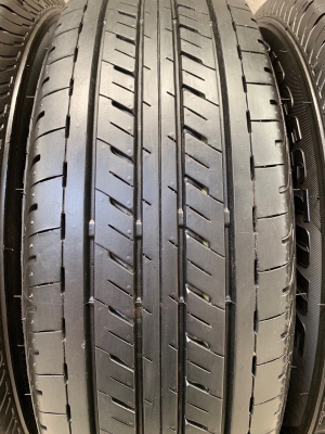 ยางป้ายแดง 215-65-16 Bridgestone ปี 18 ดอกเต็มๆ มีตุ่มทุกเส้น