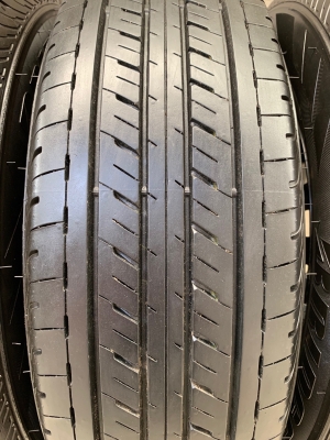 ยางป้ายแดง 215-65-16 Bridgestone ปี 18 ดอกเต็มๆ มีตุ่มทุกเส้น