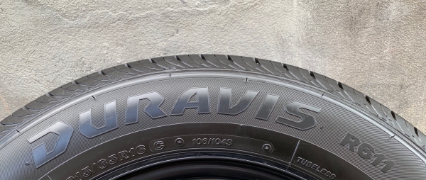 ยางป้ายแดง 215-65-16 Bridgestone ปี 18 ดอกเต็มๆ มีตุ่มทุกเส้น