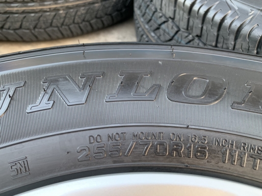 ล้อแม็ก Nissan Navara NP300 6รู114 ขอบ 16 พร้อมยางใหม่ป้ายแดง 255-70-16 Dunlop ปี 18 แม็กเดิมๆ ตุ่มอลัง เส้นสีจัดๆ