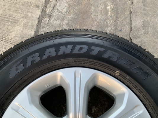 ล้อแม็ก Nissan Navara NP300 6รู114 ขอบ 16 พร้อมยางใหม่ป้ายแดง 255-70-16 Dunlop ปี 18 แม็กเดิมๆ ตุ่มอลัง เส้นสีจัดๆ