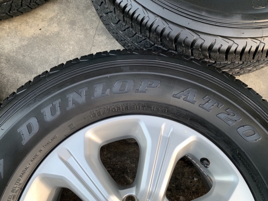 ล้อแม็ก Nissan Navara NP300 6รู114 ขอบ 16 พร้อมยางใหม่ป้ายแดง 255-70-16 Dunlop ปี 18 แม็กเดิมๆ ตุ่มอลัง เส้นสีจัดๆ