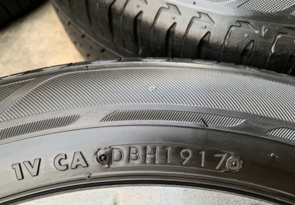 ล้อแม็ก Nissan March ขอบ 15 สีเทากัน พร้อมยาง 185-60-15 Bridgestone ปี 17 สภาพสวย ดอกยางหนาปึก