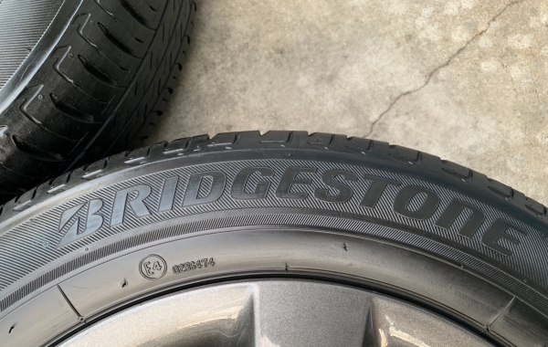 ล้อแม็ก Nissan March ขอบ 15 สีเทากัน พร้อมยาง 185-60-15 Bridgestone ปี 17 สภาพสวย ดอกยางหนาปึก