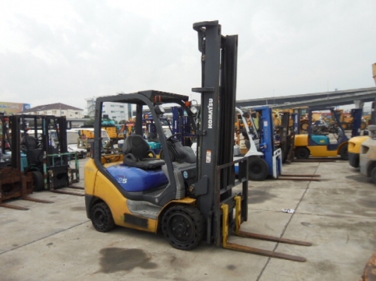 รถยกโคมัสสึ น้ำหนักยก 2.5 ตัน เสาสูง 5 เมตร เบนซินติดแก๊ส รถนอกนำเข้า