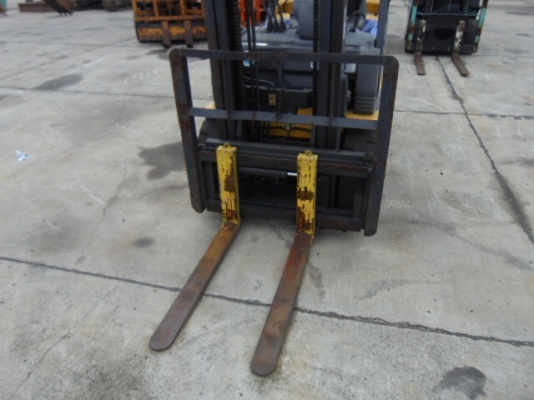 รถยกโคมัสสึ น้ำหนักยก 2.5 ตัน เสาสูง 5 เมตร เบนซินติดแก๊ส รถนอกนำเข้า