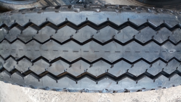 ยางอัดดอกพรีเคียว11R22.5ราคา3100รับประกันคุณภาพ