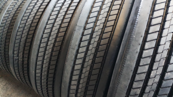 ยางอัดดอกพรีเคียว11R22.5ราคา3100รับประกันคุณภาพ