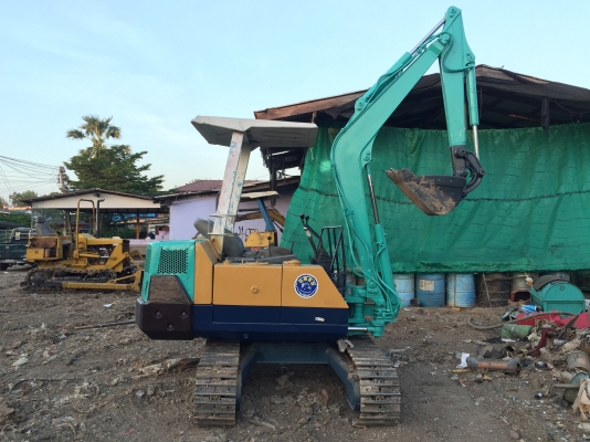 ขายKOMATSU PC30-6 รถพร้อมใช้งาน เครื่องดี ใช้งานปกติ รถอยู่บางเลน นครปฐม ขาย195000 โทร0616613023แพรว