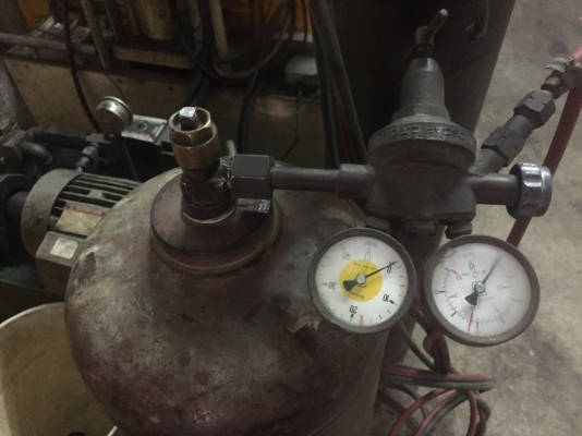 ถังลมอ็อกซิเจนพร้อมสายหัวถังเเก็สวาร์วด้วยราคา5500 ฿สนใจ085-1191744 ถังลมอ็อกซิเจนพร้อมสายหัวถังเเก็สวาร์วด้วยราคา5500 ฿สนใจ085-1191744