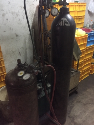 ถังลมอ็อกซิเจนพร้อมสายหัวถังเเก็สวาร์วด้วยราคา5500 ฿สนใจ085-1191744