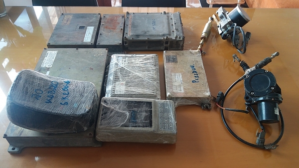 ขาย120,000  ขายเหมาอุปกรณ์กล่องไฟฟ้า หน้าจอ มอเตอร์คันเร่ง รวม 7 รายการ