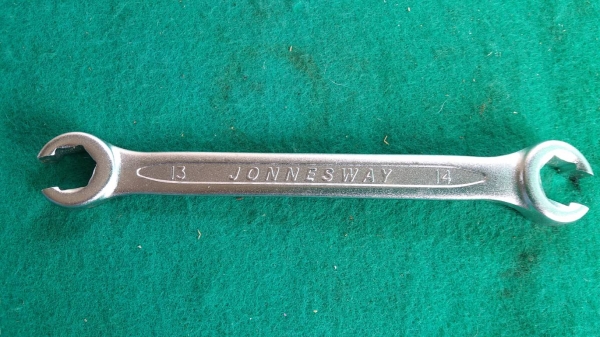 ประแจปากตาย,แหวน,แหวนผ่า ยี่ห้อ johnesway เบอร์ 8,10,12,13,14,20 งานใต้หวัน ของใหม่ ไม่มีตำหนิ เก่าเก็บ 1 ชุด มี 4 ชิ้น ชุดละ 150 บาทรวมส่งพัสดุธรรมดา มี 26 ชุดค่ะ